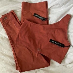 NWT SETActive Sculptflex ribbed set in “Spritz”